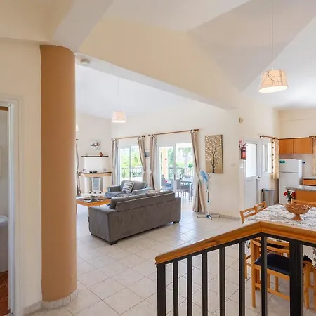 Chrystalla * Neo Chorio