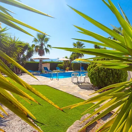 Chrystalla * Neo Chorio